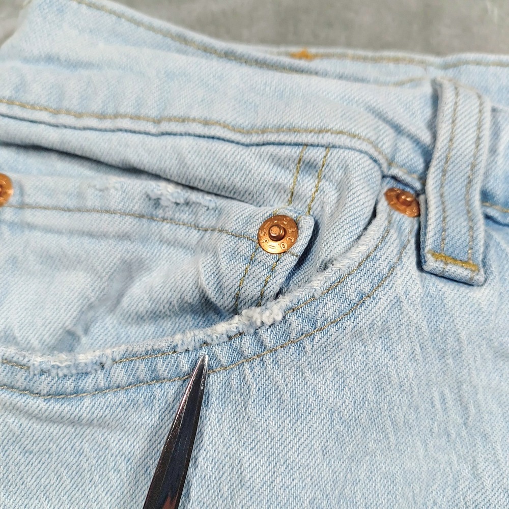 Levis 511 Premium Jeans Mens 30x30.5 Light Wash Slim Denim Cotton Distressed - Picture 16 of 16